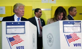 Ông Trump đi bỏ phiếu hồi năm 2016. Ảnh: Reuters