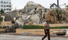 Hiện trường vụ sập tòa chung cư 12 tầng ở Miami. Ảnh: Reuters