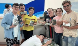 Đại gia đình ở Tây Ninh trúng số hơn 34 tỷ đồng, dùng bao đựng tiền vác về nhà