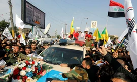 Lễ rước thi hài Tướng Iran. Ảnh: Reuters