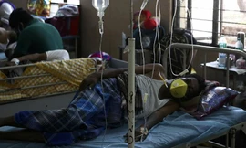 Một bệnh nhân nhiễm nấm đen ở Ấn Độ. Ảnh: AP