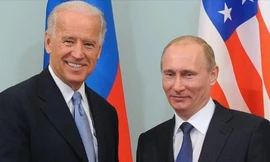 Hai ông Biden - Putin trong cuộc gặp năm 2011. Ảnh: AA