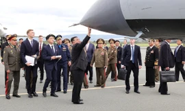 Ông Kim Jong-un thăm sân bay Nga, xem máy bay chiến đấu và tên lửa siêu thanh