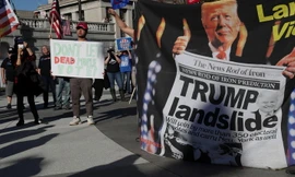 Người biểu tình ủng hộ ông Trump ở Pennsylvania. Ảnh: Reuters