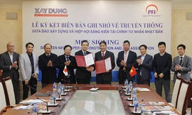 Lễ ký kết biên bản ghi nhớ giữa hai bên có sự chứng kiến của lãnh đạo các Cục, Vụ, Viện của Bộ Xây dựng.