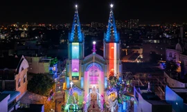 Vẻ lộng lẫy choáng ngợp của các nhà thờ ở TP.HCM trước đêm Giáng sinh