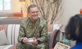 Đại sứ Pháp mặc áo dài, nói về Tết cổ truyền Việt Nam