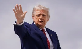 Tổng thống Trump nói Mỹ muốn sản xuất xe tăng, không phải áo phông