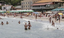 Thành phố Ukraine mở cửa các bãi biển lần đầu tiên kể từ khi xung đột bùng phát