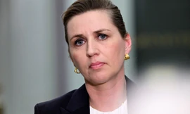 Thủ tướng Đan Mạch sốc khi bị tấn công trên quảng trường