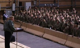 Tổng thống Mỹ Donald Trump phát biểu trong chuyến thăm bất ngờ đến căn cứ al-Asad. Ảnh: Reuters