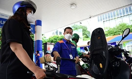 Ra Tết, giá xăng sẽ tăng gần 2.000 đồng/lít?