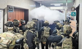 Các chỉ huy quân đội Hàn Quốc bàn kế hoạch thiết quân luật... tại cửa hàng gà rán