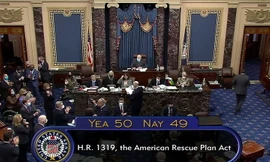 Dự luật cứu trợ của ông Biden được thông qua tại Thượng viện với số phiếu thuận mong manh. Ảnh: RT