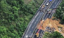 Trung Quốc: Đường cao tốc bất ngờ sụt lún, 19 người thiệt mạng