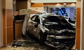 Mỹ: Xe hơi lao vào phòng cấp cứu, tài xế tử vong tại chỗ