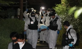 Thi thể ông Park được đưa về bệnh viện Đại học Quốc gia Seoul sau khi được tìm thấy lúc 0h01' ngày 10/7. Ảnh: Yonhap