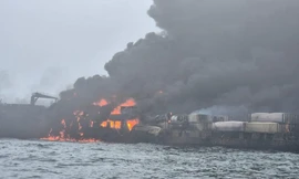 Tàu chở hàng va chạm tàu chở dầu, bốc cháy ngùn ngụt ngoài khơi nước Anh 