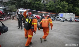 Lực lượng cứu hộ tại hiện trường. Ảnh: Tân Hoa Xã