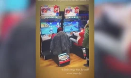 Đi nghỉ cuối tuần, Tổng thống Biden chơi đua xe cùng cháu gái