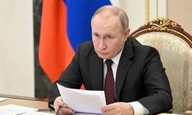 Tổng thống Nga Putin họp với các phóng viên chiến trường