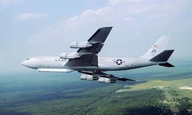 Máy bay trinh sát Mỹ lại bay qua Ukraine ngay trước cuộc điện đàm Putin - Biden