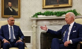 Tổng thống Mỹ Joe Biden gặp Thủ tướng Iraq Mustafa al-Kadhimi. Ảnh: Reuters