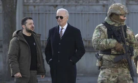 Tổng thống và Ngoại trưởng Mỹ đồng loạt công du để đánh lạc hướng khỏi ông Putin?