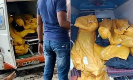 Đau lòng hình ảnh 22 thi thể bệnh nhân COVID-19 chất đống trên xe cấp cứu