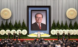 Tro cốt cố lãnh đạo Trung Quốc Giang Trạch Dân được rải xuống biển