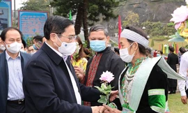 Thủ tướng dự Ngày hội Đại đoàn kết toàn dân tộc tại Cao Bằng