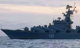 Nổ lớn trên tàu tuần dương tên lửa Nga, Kiev nói 'do Ukraine phóng tên lửa'