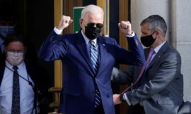 Ông Biden rời bệnh viện quân y Walter Reed ở Bethesda, Maryland sau khi khám sức khoẻ định kỳ ngày 19/11. Ảnh: Reuters