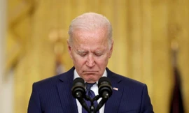 Giây phút xúc động của ông Biden trong bài phát biểu ngày 26/8. Ảnh: Reuters