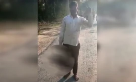 Người cha mang đầu con gái đi tự thú. Ảnh: Twitter