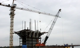 Công trường thi công cầu Cửa Đại do Cienco 5 đảm nhận