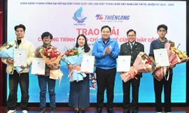 Trao giải báo chí Chia sẻ cùng thầy cô 2024 
