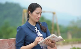 Cô giáo ngược núi gieo trang văn thắp sáng tri thức, ước mơ học sinh dân tộc thiểu số