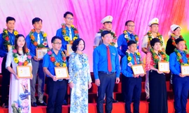 Toàn cảnh lễ tuyên dương các điển hình tiên tiến trong học tập và làm theo lời Bác