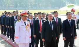 Đoàn đại biểu cấp cao T.Ư Hội LHTN Campuchia viếng Lăng Chủ tịch Hồ Chí Minh