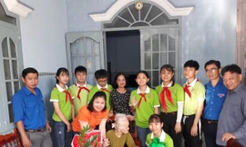 Bibica tặng 10 nghìn phần quà gia đình thương binh liệt sĩ, cựu chiến binh