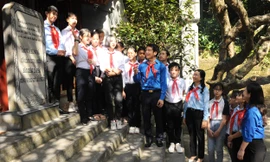 Đại hội Cháu ngoan Bác Hồ báo công Vua Hùng, trao tặng công trình 'Vì đàn em thân yêu'