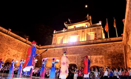 Thanh niên tiên tiến làm theo lời Bác năm 2023 trải nghiệm đêm Hoàng thành Thăng Long'