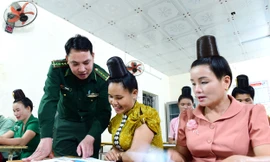 Ánh sáng từ lớp học của 'thầy giáo quân hàm xanh' miền biên viễn