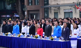 Tuổi trẻ cả nước tự hào thực hiện đồng loạt lễ chào cờ 'Tôi yêu Tổ quốc tôi'