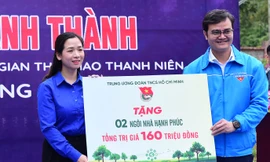 Tặng công trình thắp sáng đường quê, không gian thể thao thanh niên tại Tuyên Quang