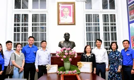 Trung ương Hội LHTN Việt Nam đón nhận tượng chân dung Đại tướng Nguyễn Chí Thanh 