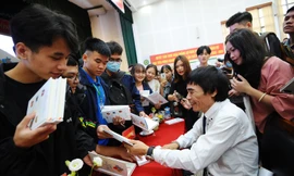 TS Lê Thẩm Dương, 1977 Vlog chia sẻ tại 'Trường học hay Trường đời'