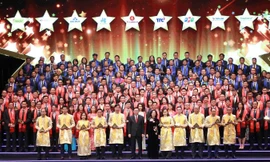 Giải thưởng năm nay ưu tiên các nhóm tiêu chí chỉ số kinh doanh, đổi mới sáng tạo... (Trong ảnh, Top 200 doanh nghiệp giành Giải thưởng năm 2018)