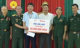 Tặng quà cựu thanh niên xung phong, thương binh và người có công tỉnh Thanh Hóa 